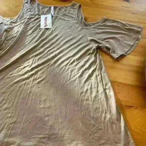 NWT Active USA Cold Shoulder Shirt